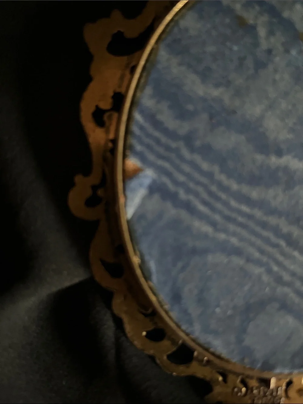 Ornate Vintage-Style Gold Oval Picture Frame